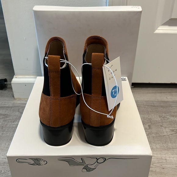 Women's Gwen Low Shaft Heeled Boots - Picture 3 of 6